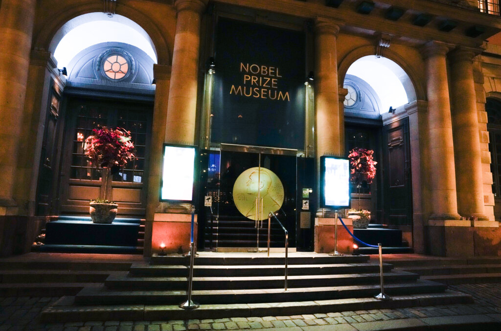 Nobelprismuseets entré kvällstid